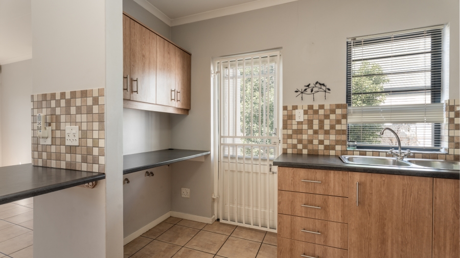 To Let 3 Bedroom Property for Rent in Rouxpark Western Cape